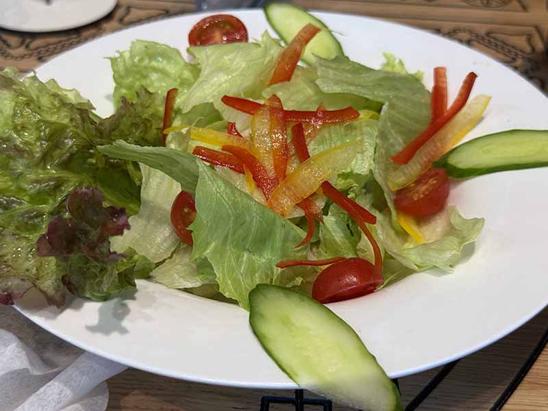 2180円の野菜サラダ